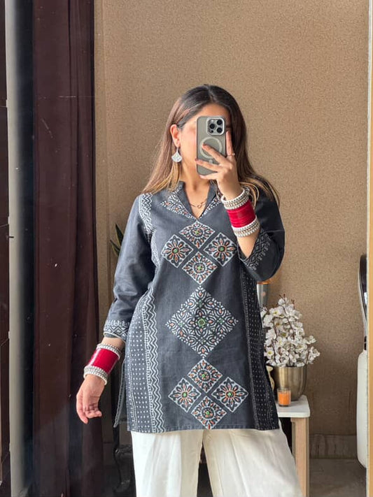 Kaavya Denim Kurti (Women)